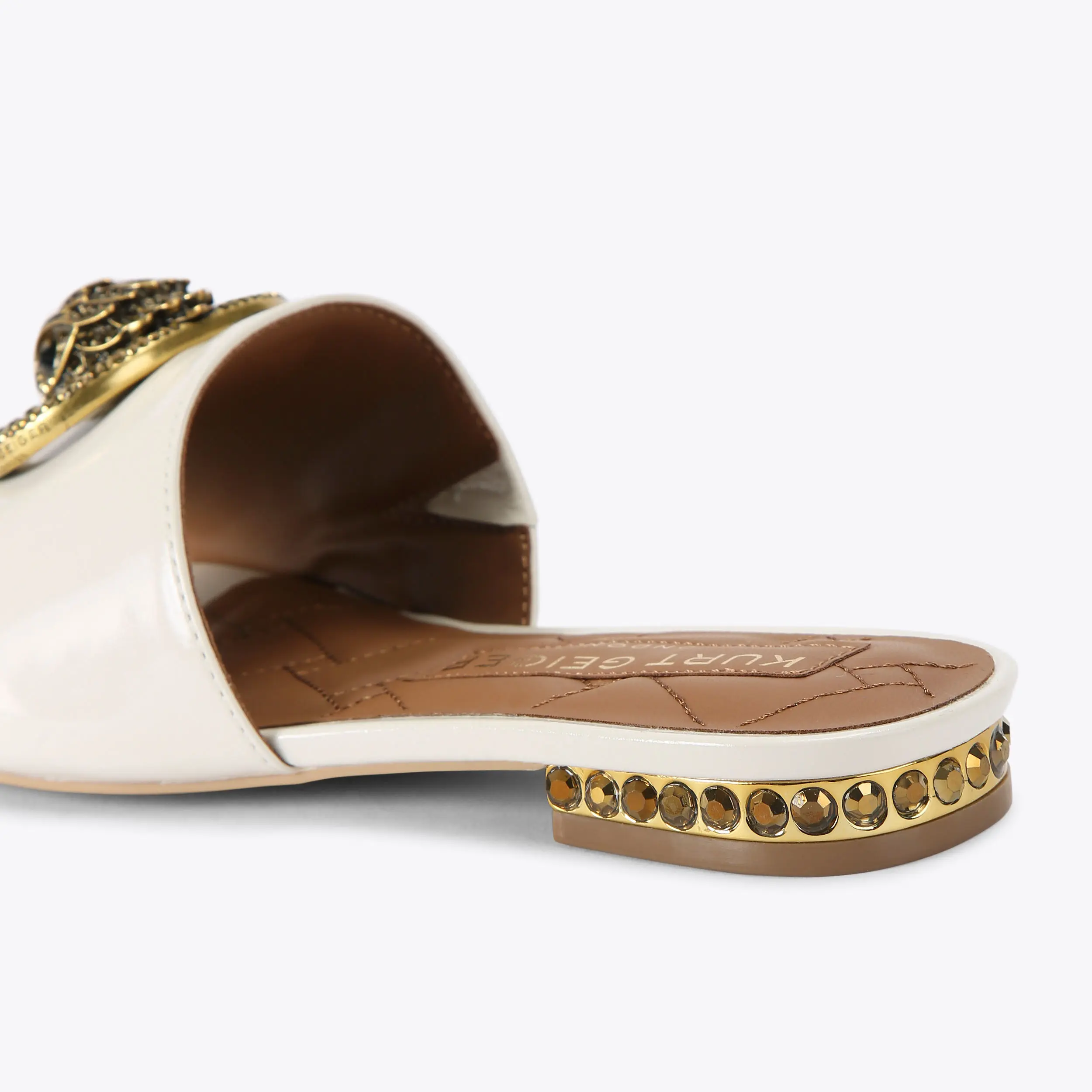 10051-chelsea-flat-sandal-1.webp