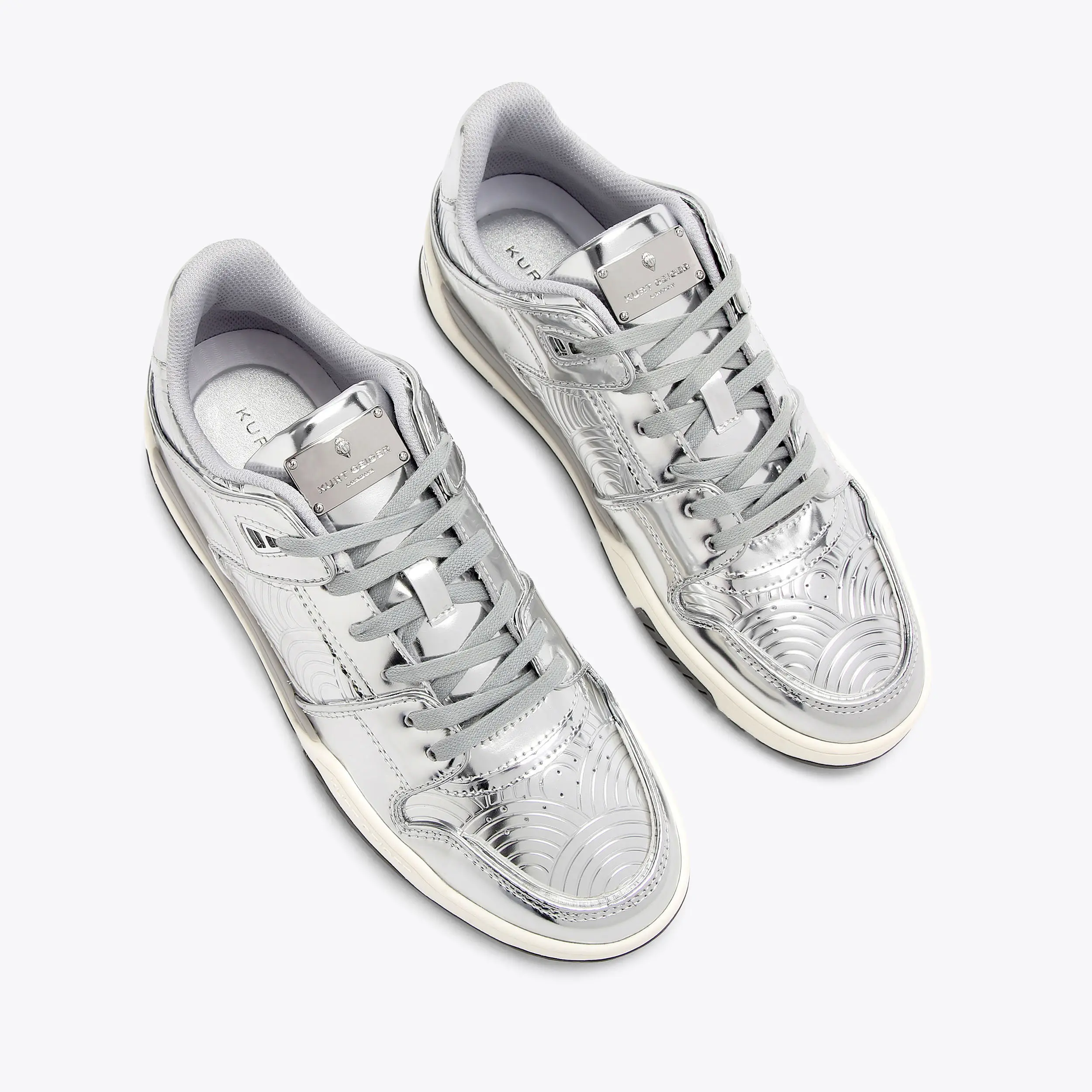 10484-regan-plaque-sneaker-1.webp