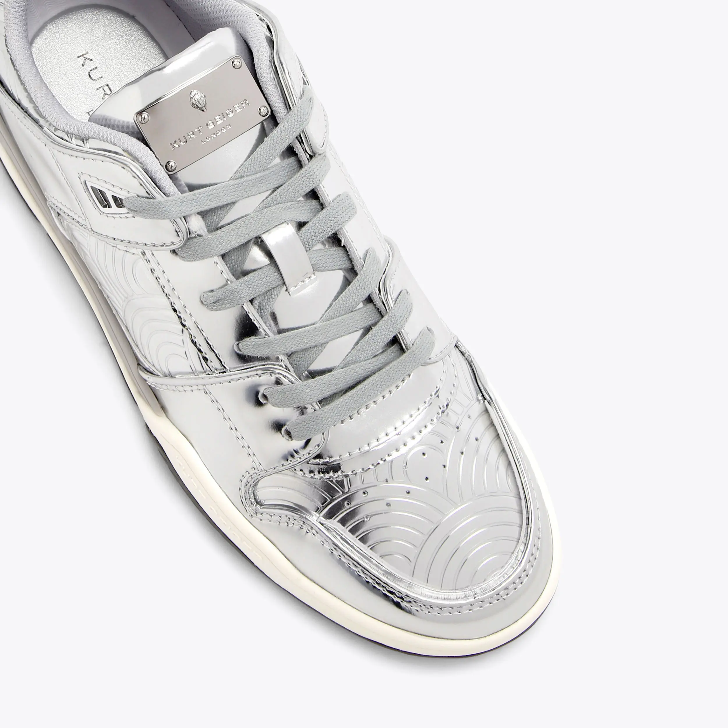 10484-regan-plaque-sneaker-1.webp