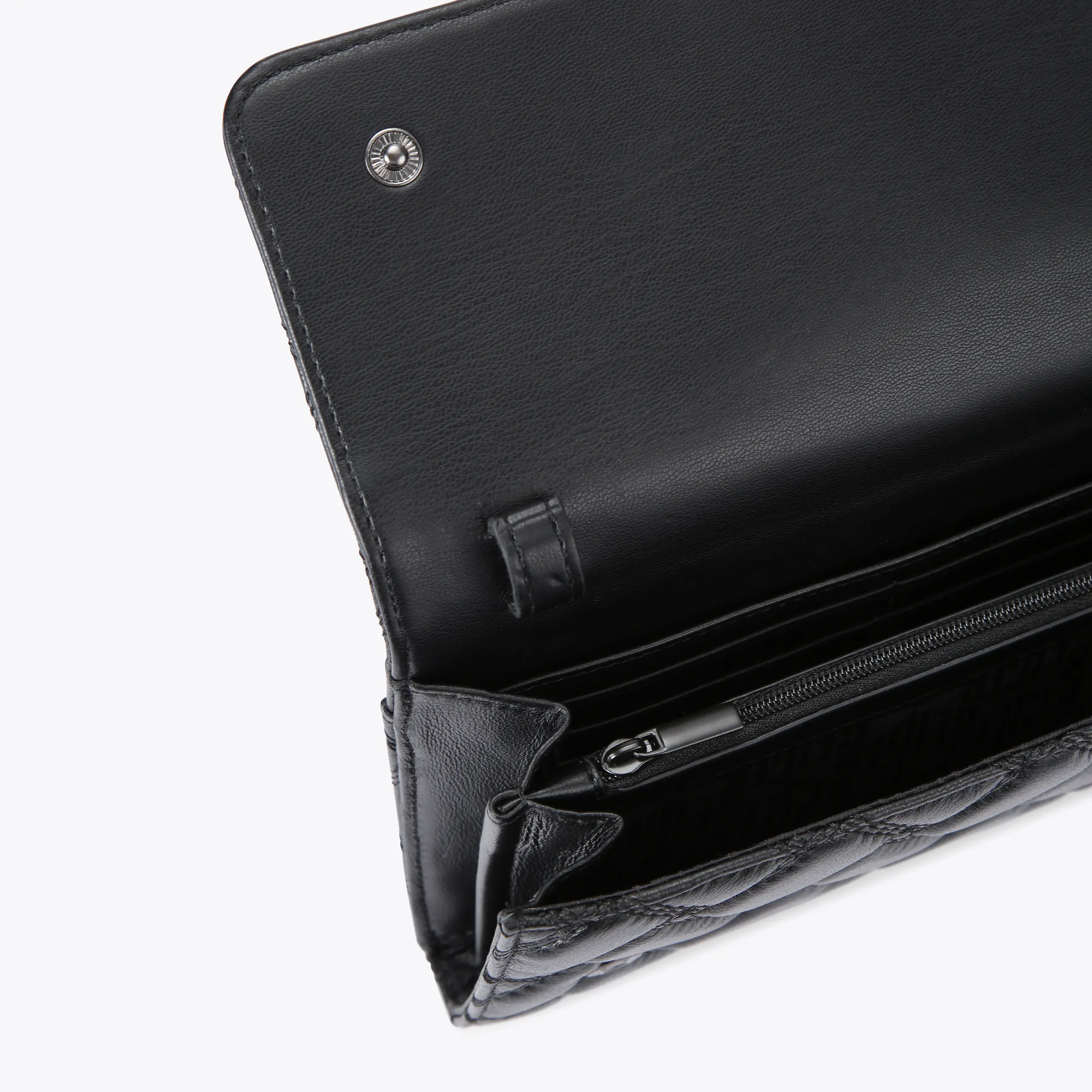 12457-kensington-drench-wallet-on-chain-1.webp