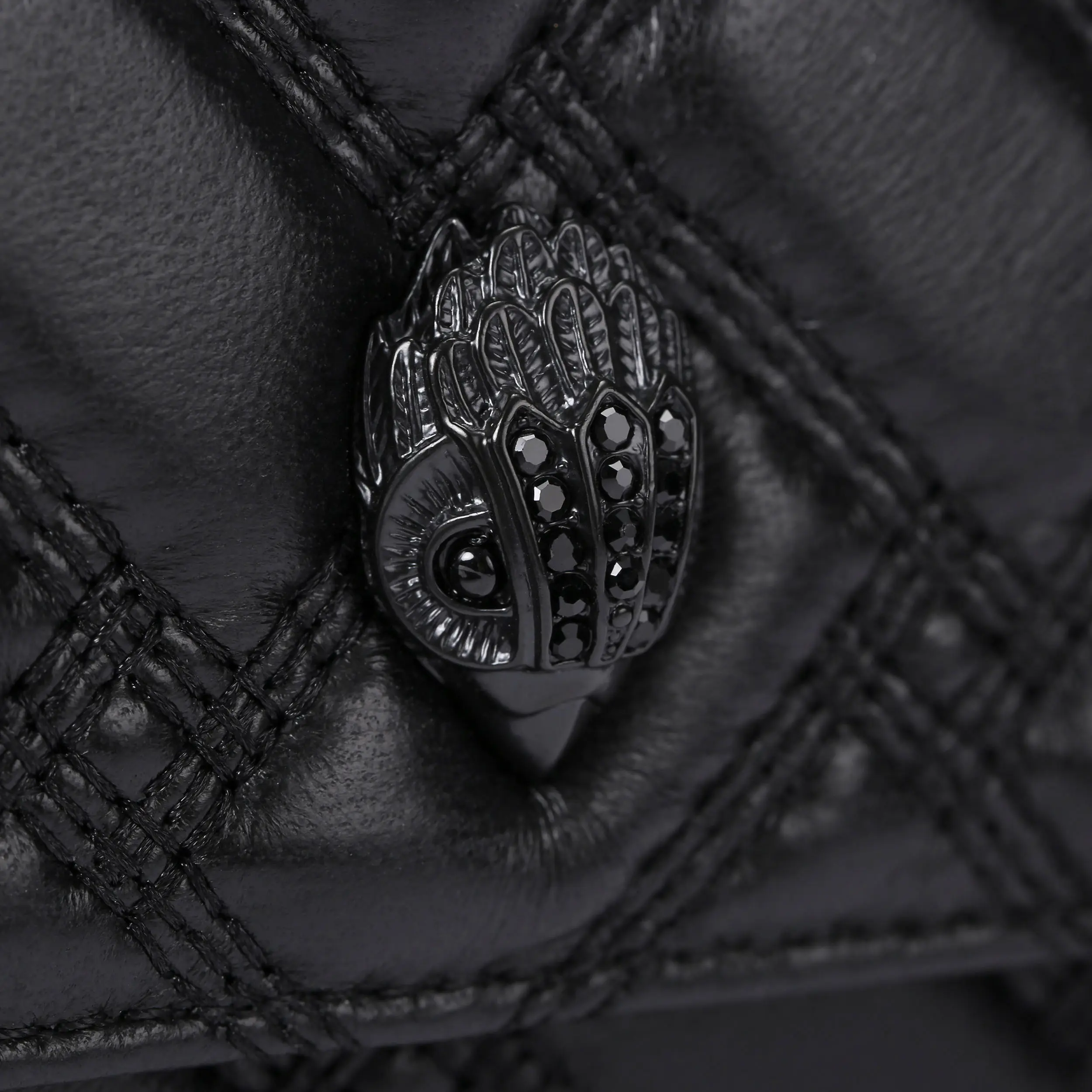 12457-kensington-drench-wallet-on-chain-1.webp