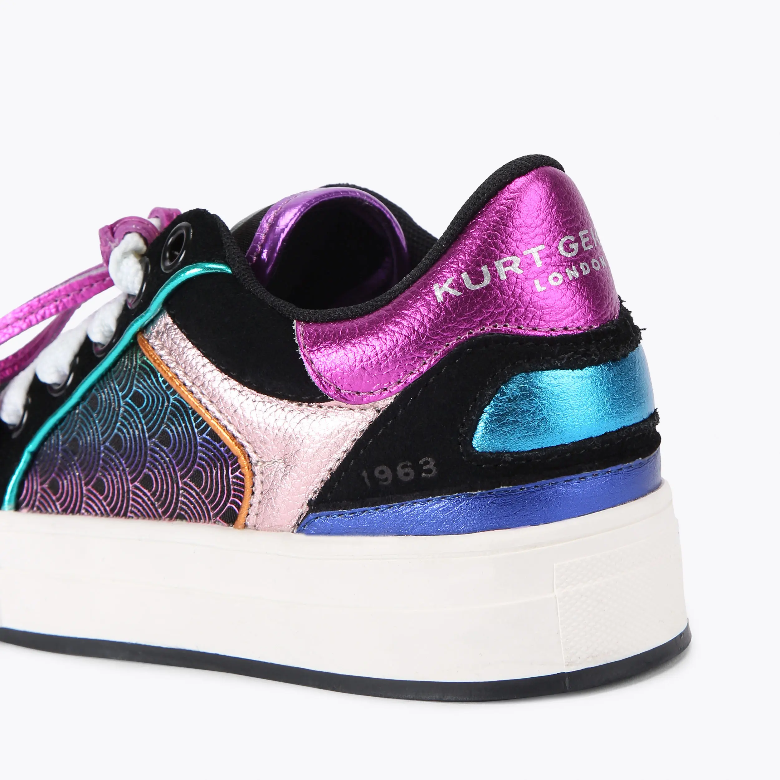 12937-junior-southbank-tag-sneaker-1.webp