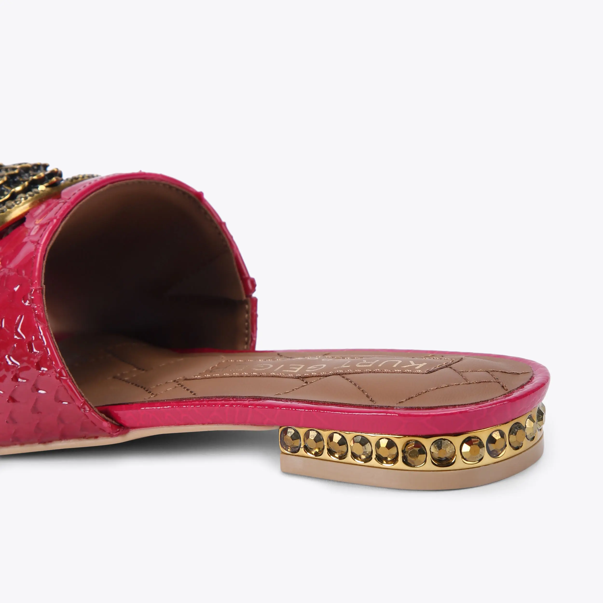 4404-chelsea-flat-sandal-1.webp