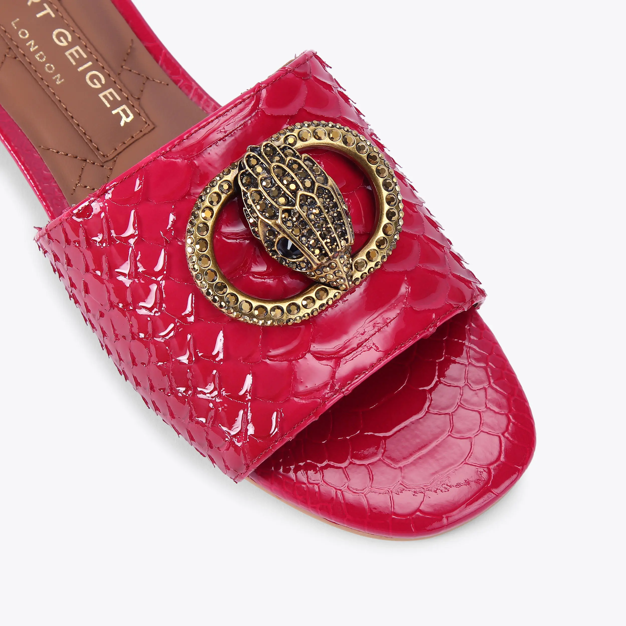 4404-chelsea-flat-sandal-1.webp