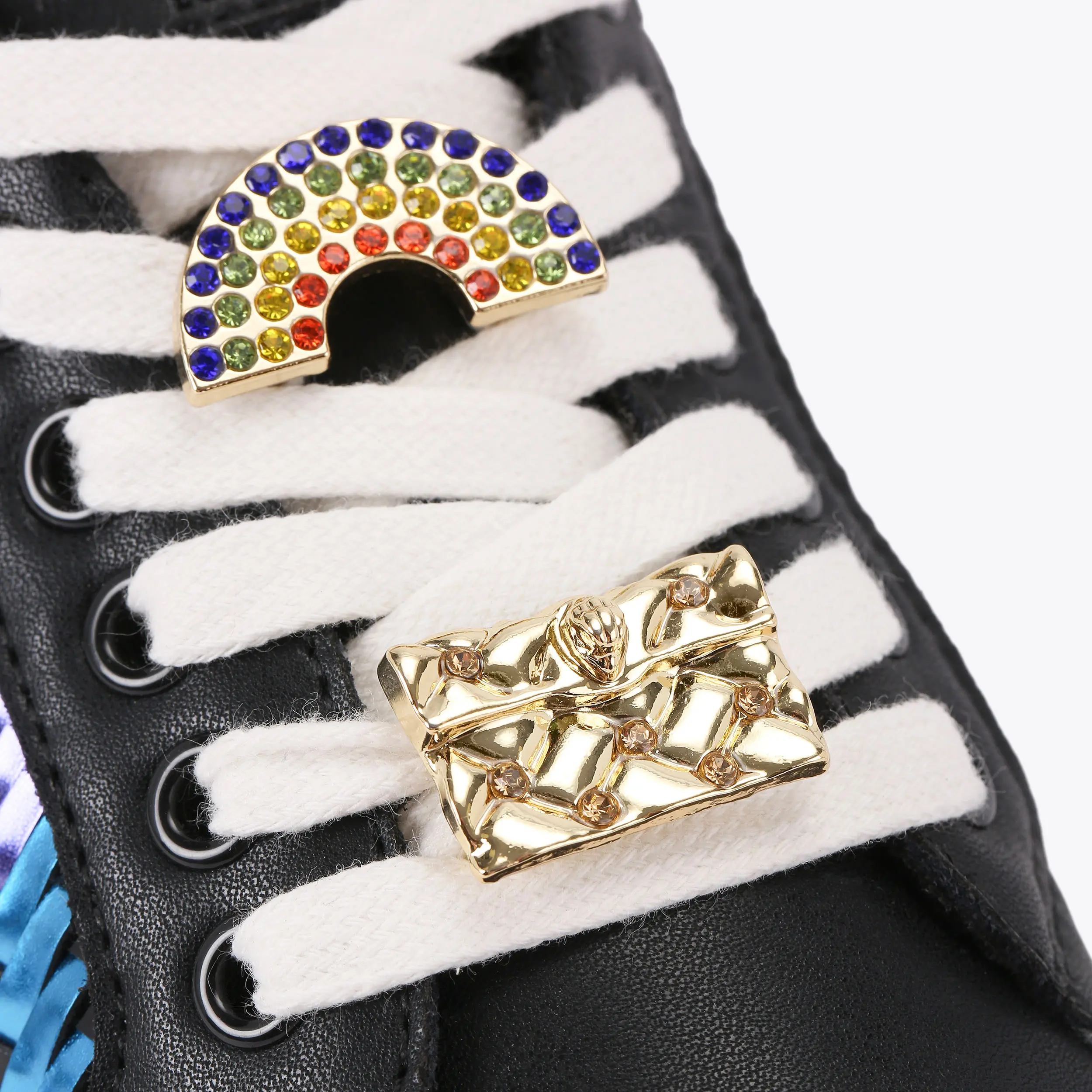 6061-mini-laney-charm-1.webp