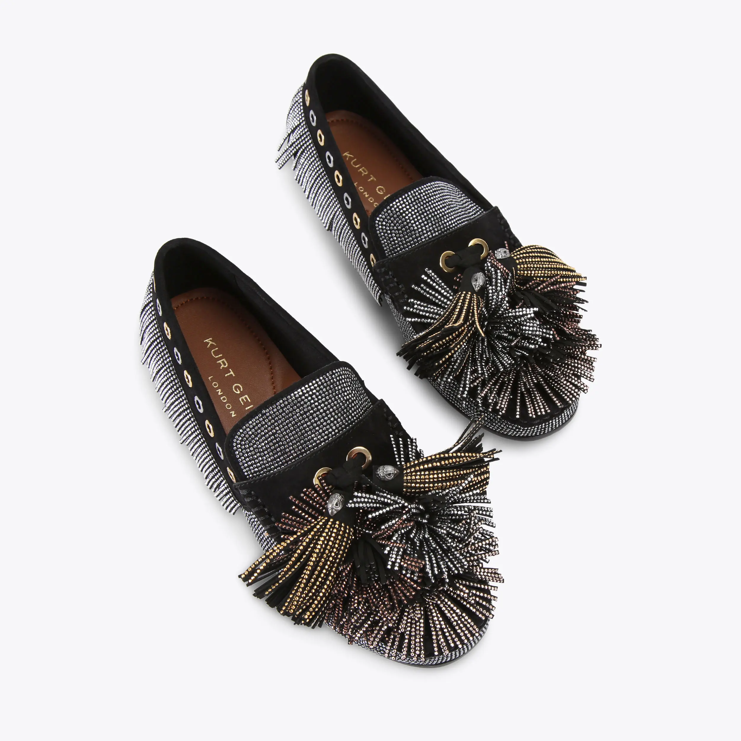 7029-pom-pom-moccasin-1.webp