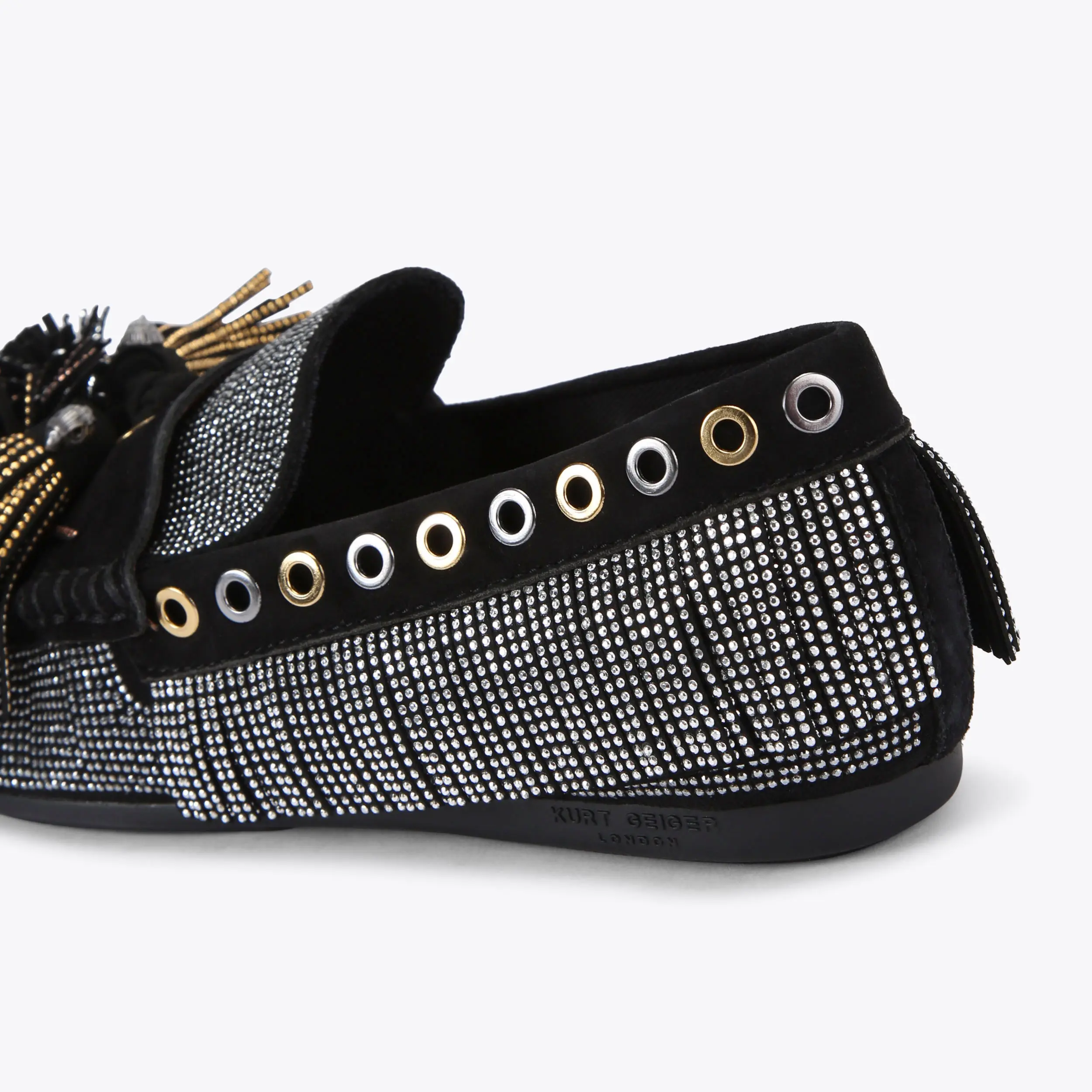7029-pom-pom-moccasin-1.webp