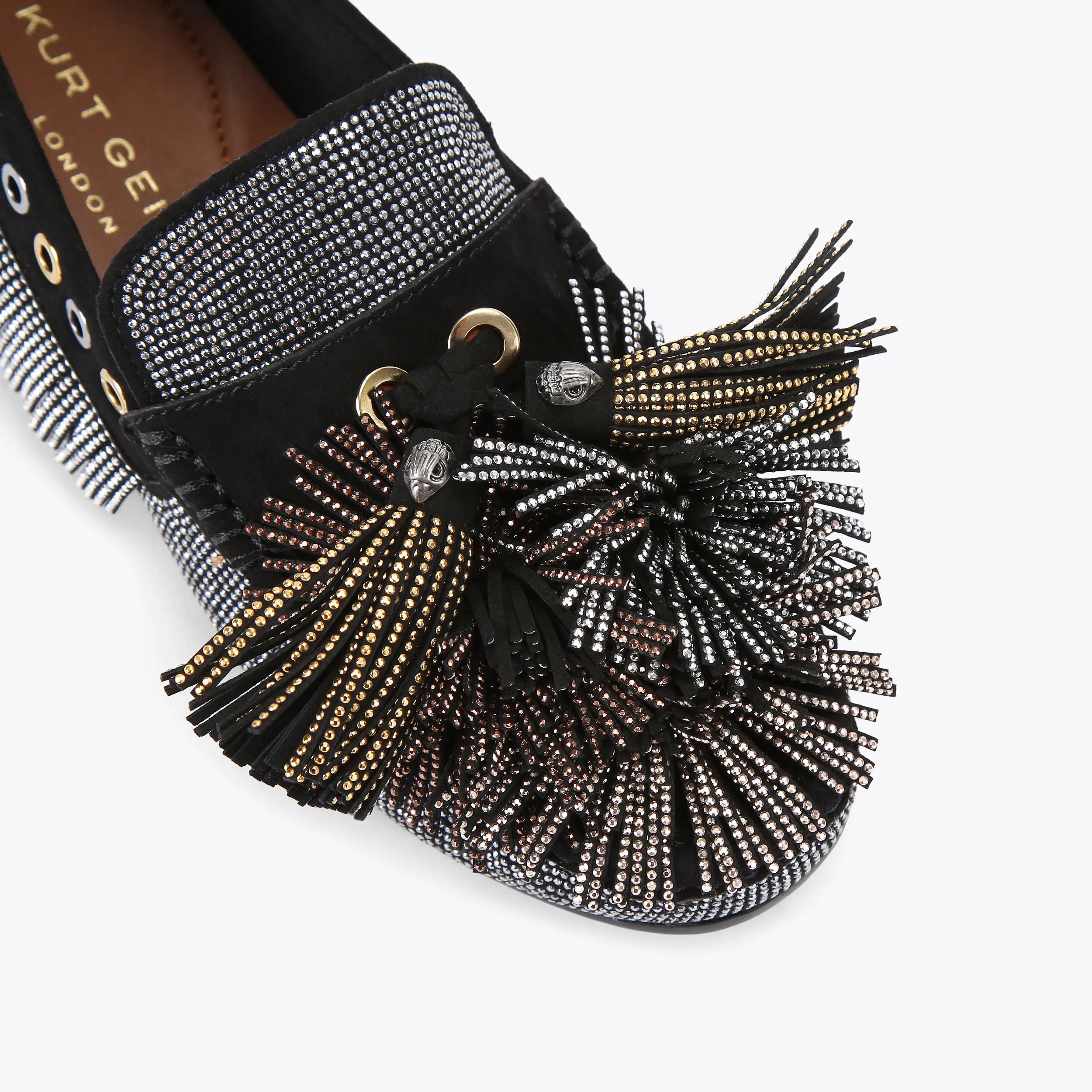 7029-pom-pom-moccasin-1.webp
