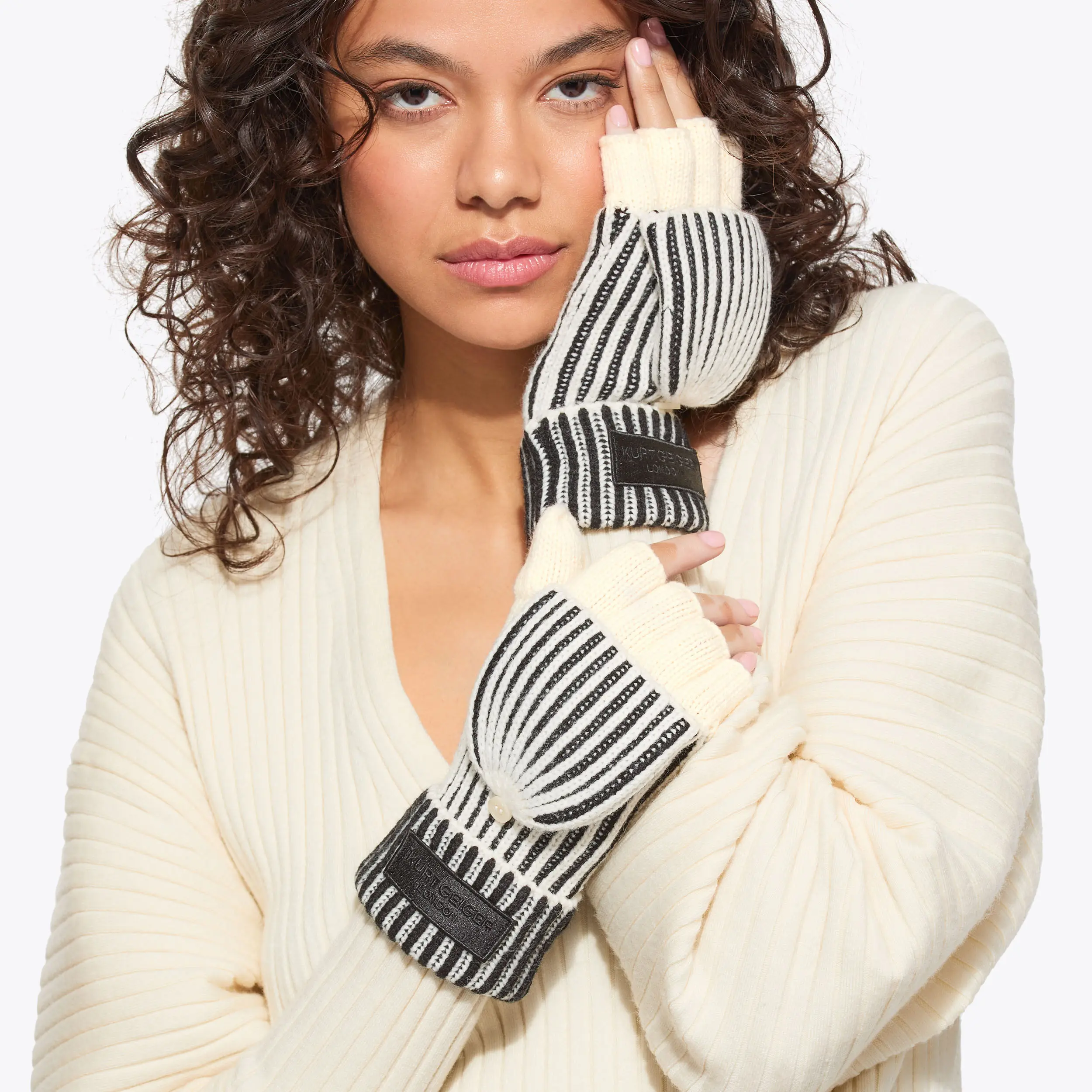 7665-marled-mittens-1.webp