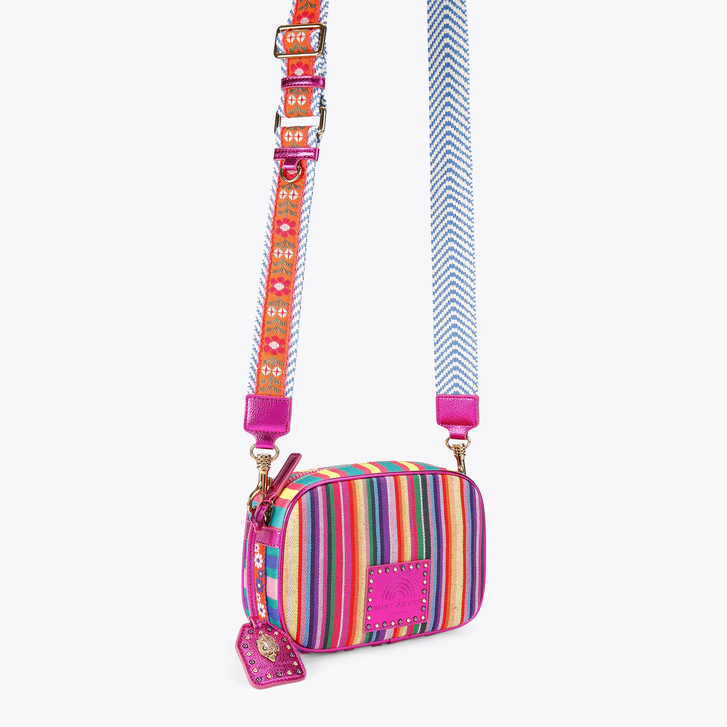 8601-southbank-camera-bag-1.webp