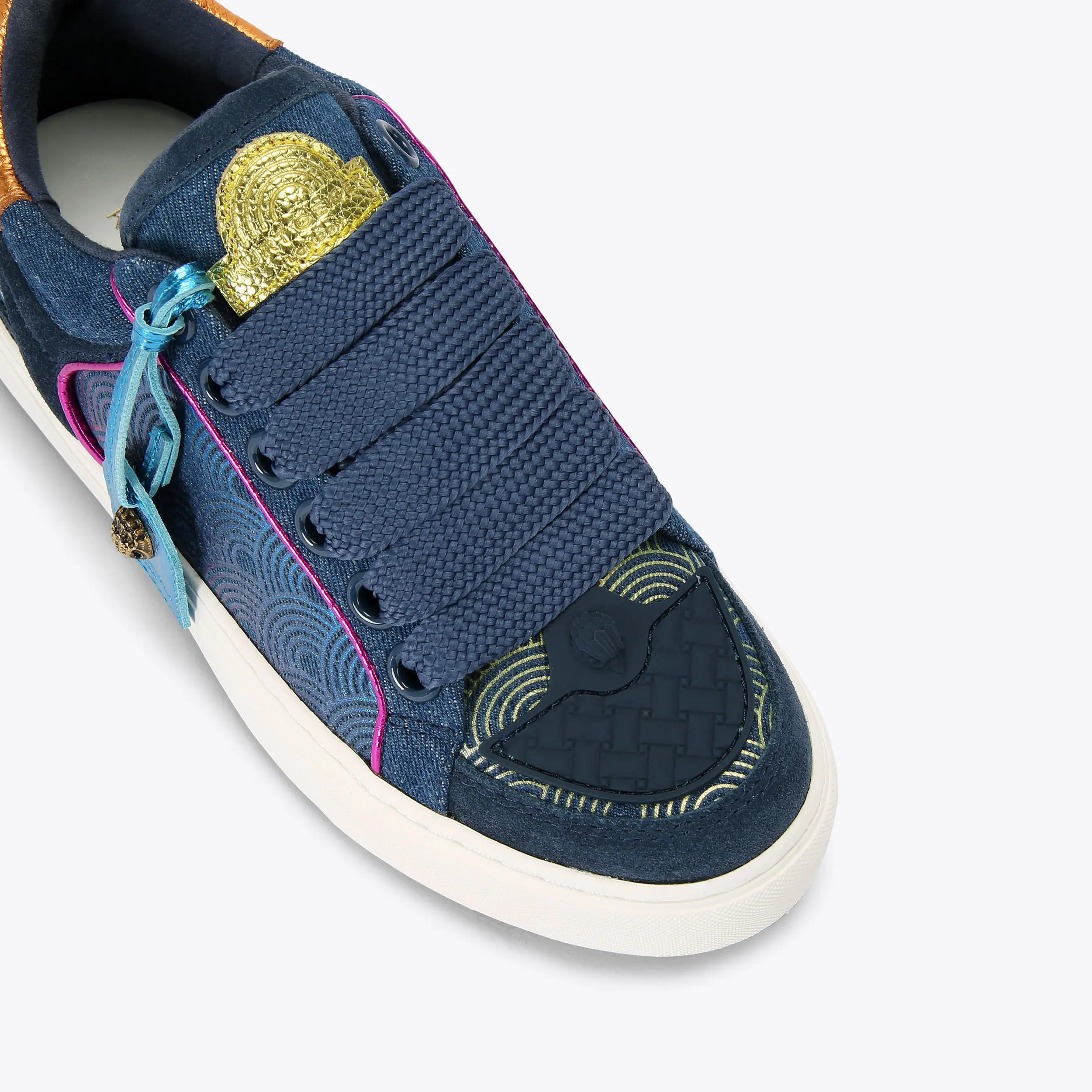 963-southbank-tag-sneaker-1.webp
